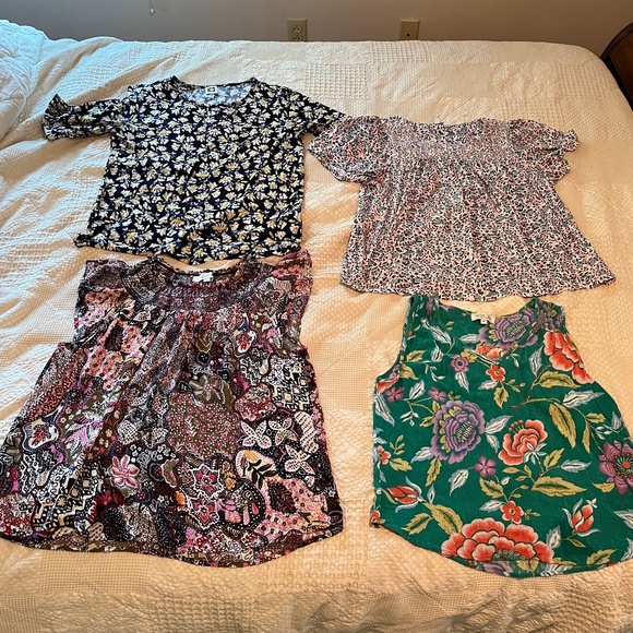 Lot of Woman's junior tops/shirts all Med. (4) - Picture 1 of 5